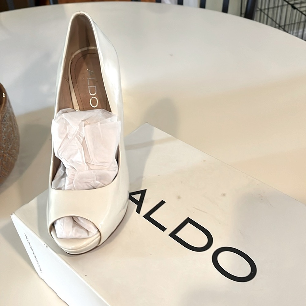Aldo peep tie heels in ivory